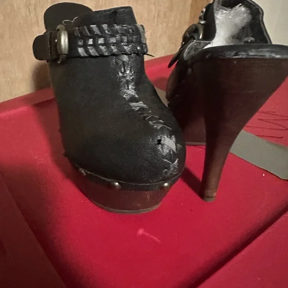 Jessica Simpson Black and Brown Platform Heels - Picture 3 of 4